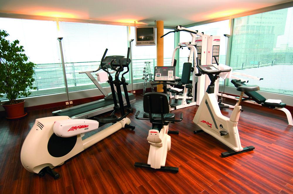 Courtyard By Marriott Duesseldorf Hafen Hotel Kültér fotó