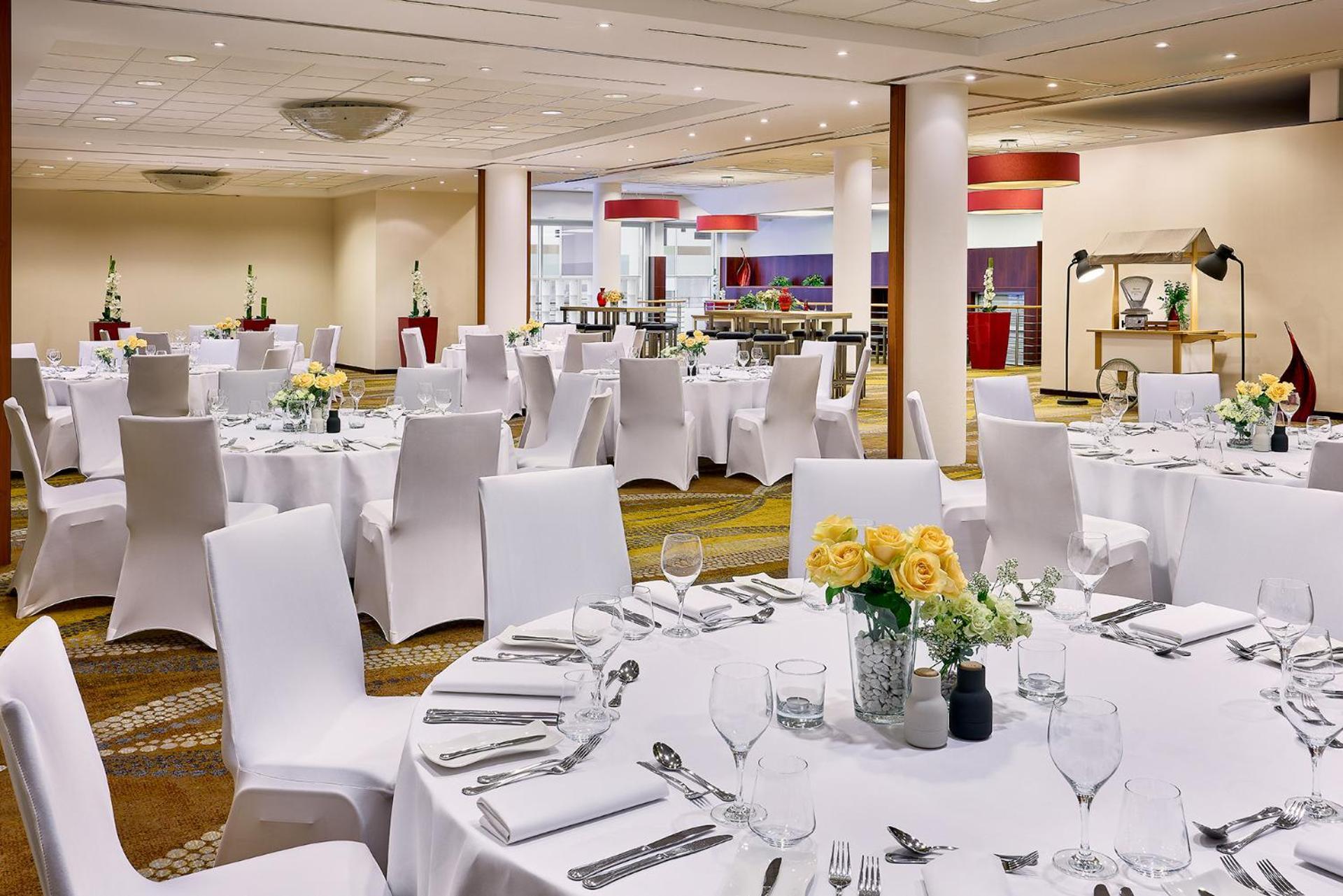 Courtyard By Marriott Duesseldorf Hafen Hotel Kültér fotó