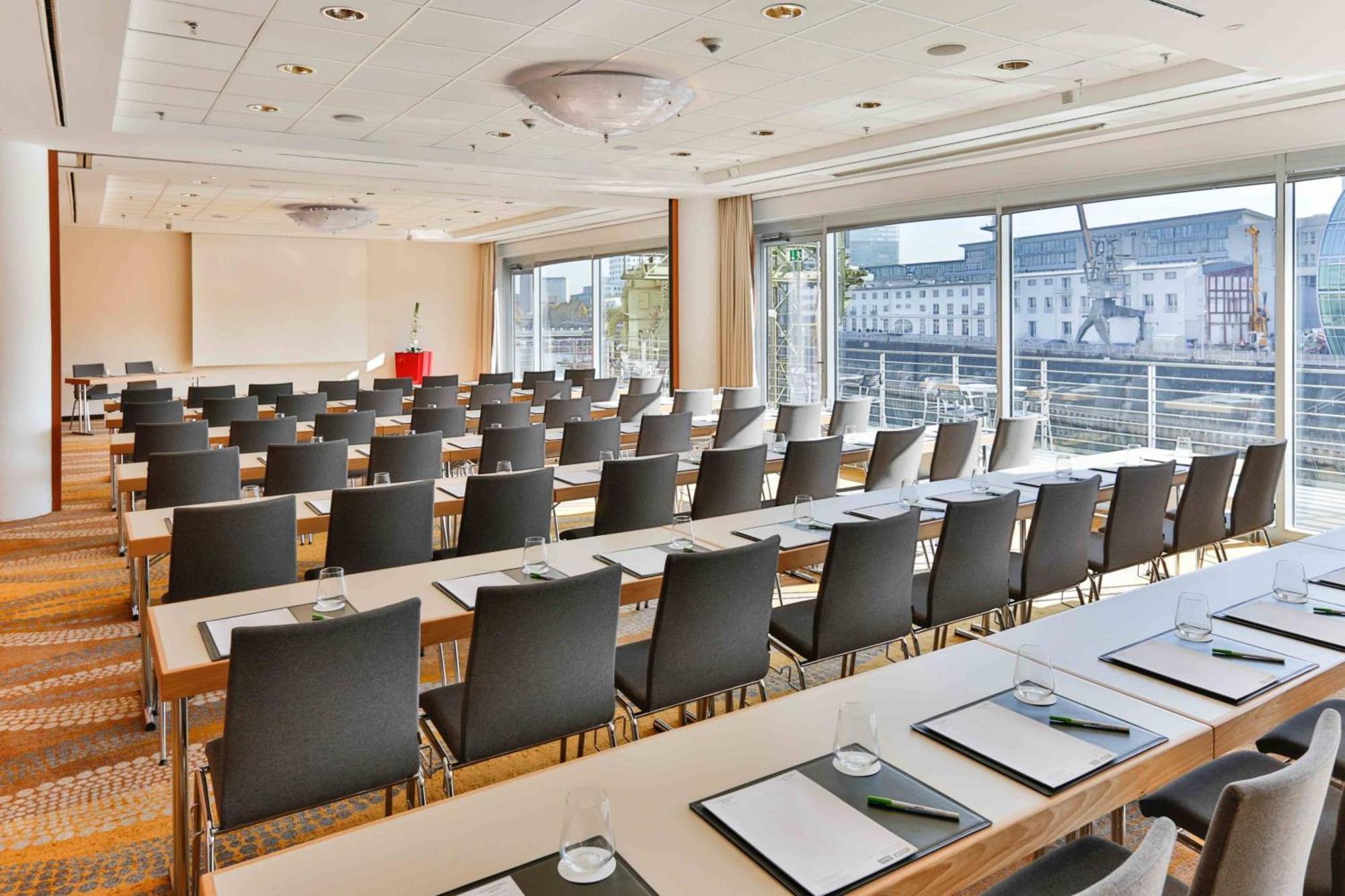 Courtyard By Marriott Duesseldorf Hafen Hotel Kültér fotó