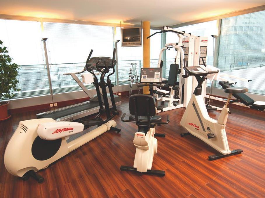 Courtyard By Marriott Duesseldorf Hafen Hotel Kültér fotó