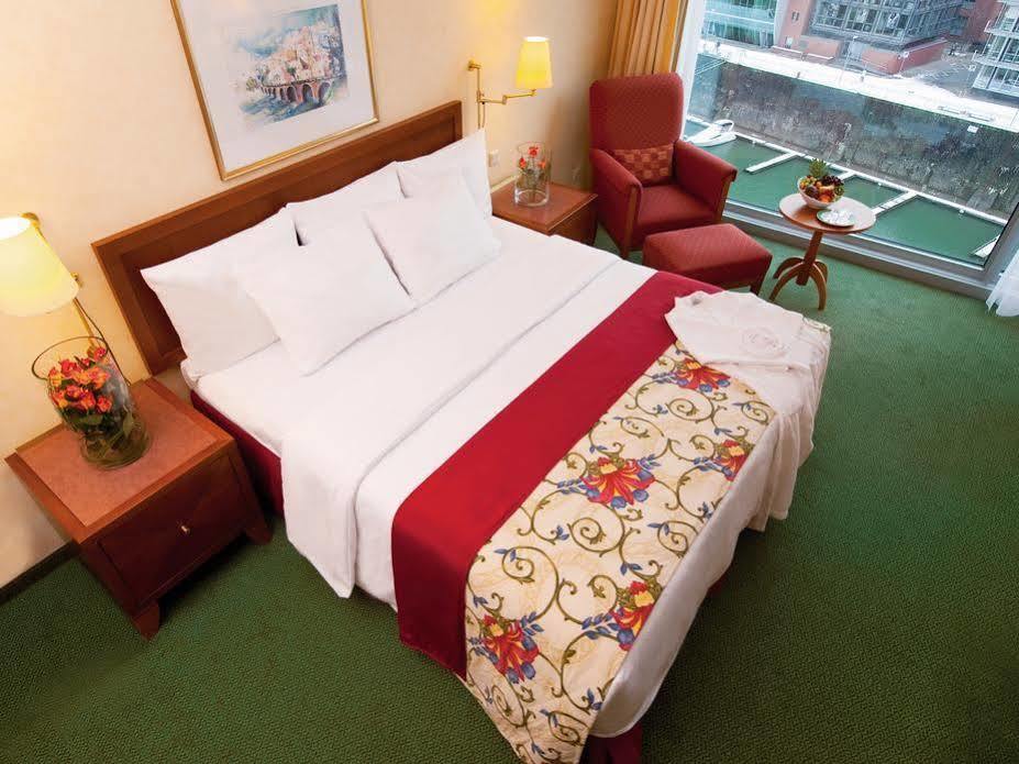 Courtyard By Marriott Duesseldorf Hafen Hotel Kültér fotó